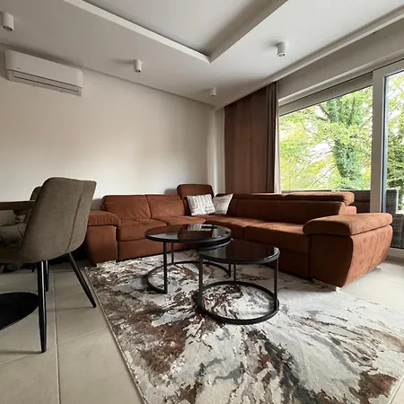 S Vyhladom Na Jazero Daire *