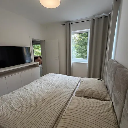 S Vyhladom Na Jazero *