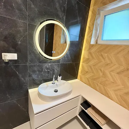 Daire S Vyhladom Na Jazero Vinné