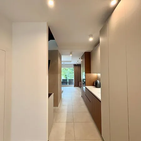 S Vyhladom Na Jazero Vinné