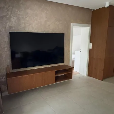 S Vyhladom Na Jazero