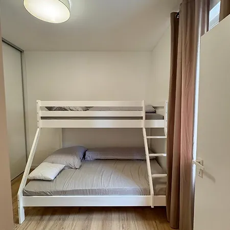 S Vyhladom Na Jazero Vinné