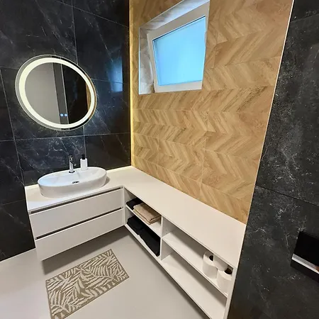 Apartmán S Vyhladom Na Jazero